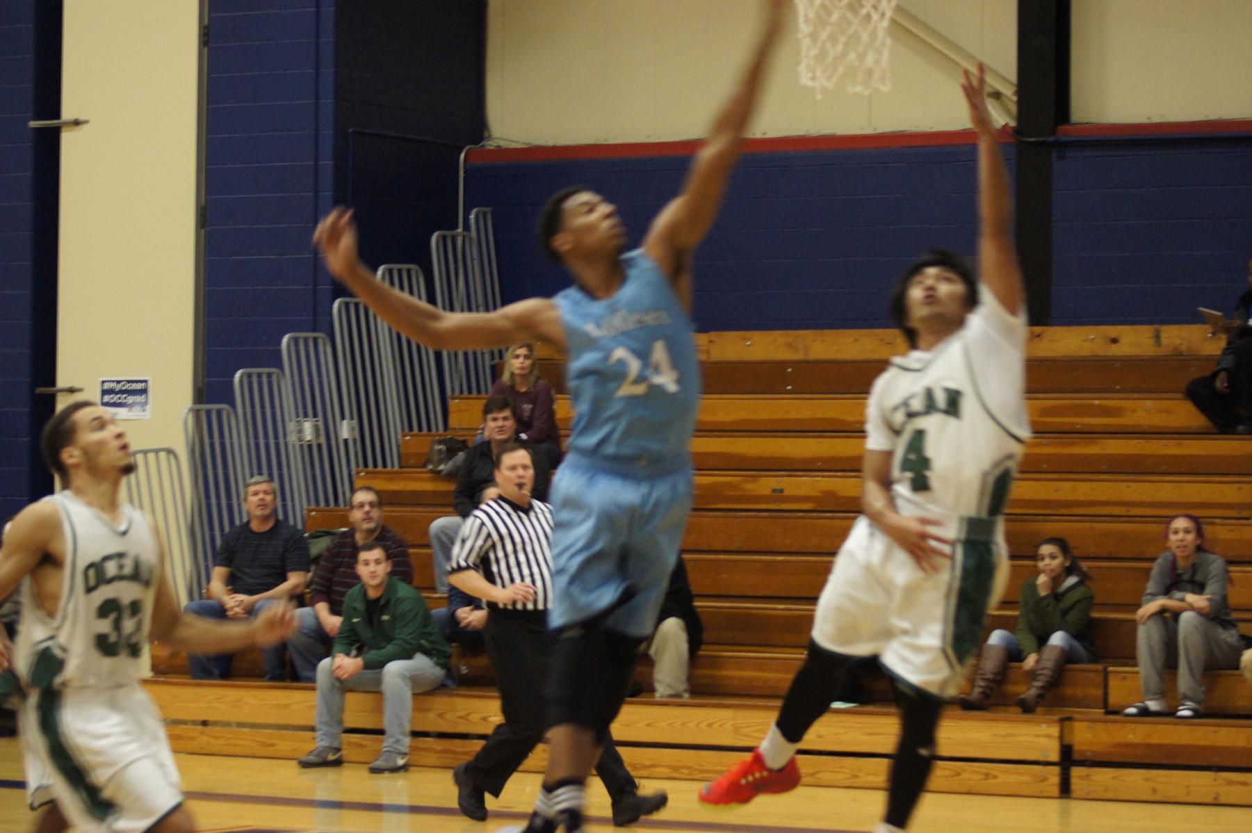 Men's Basketball Fall 80-77 in an Exciting Game with Middlesex