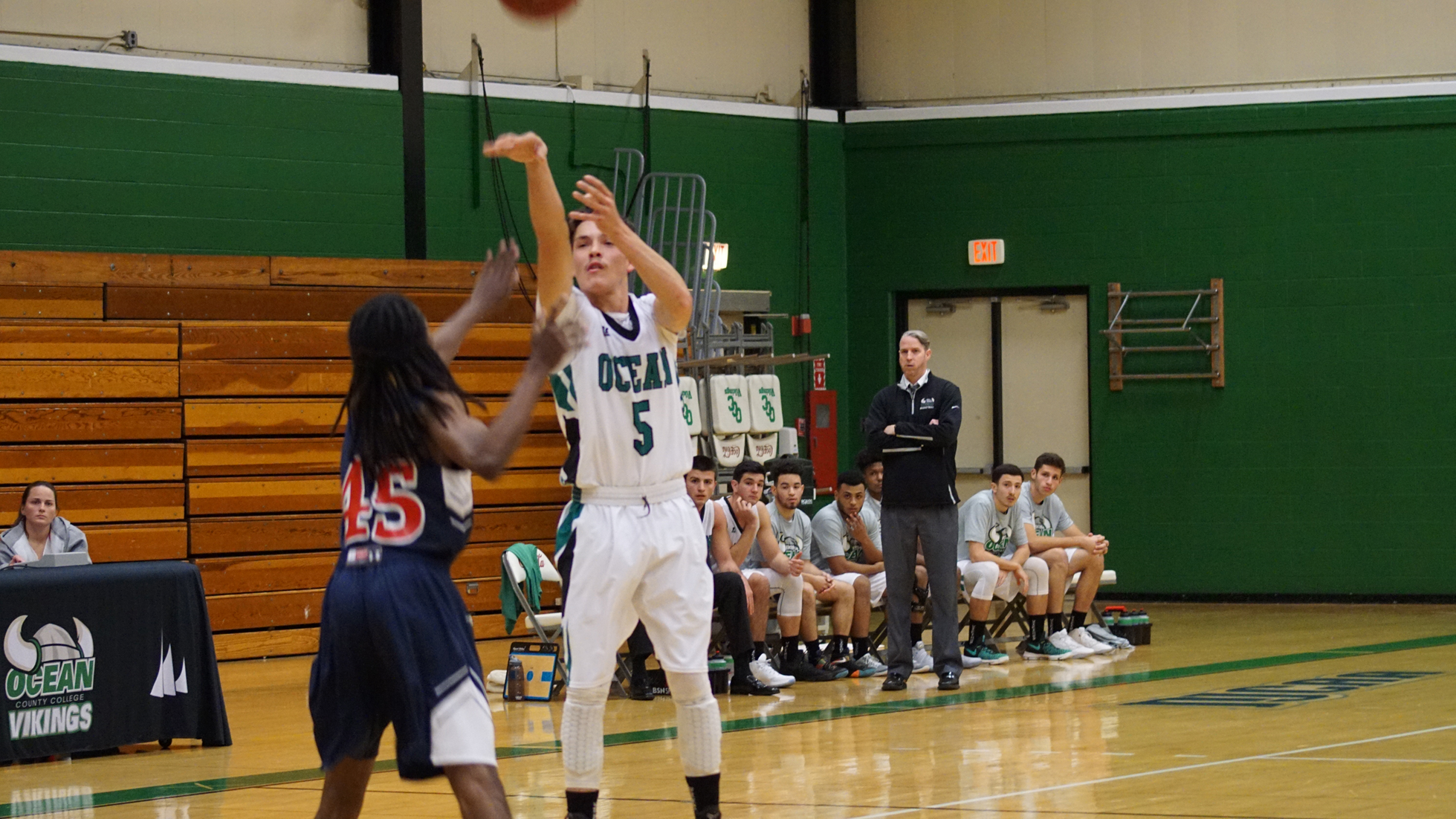 Vikings Top Sussex in Convincing Fashion, 90-59