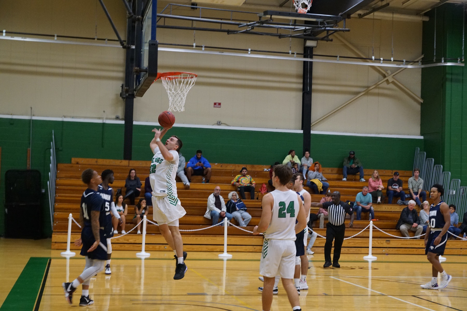 Men's Basketball's Win Streak Capped at 3 in 99-90 Loss at Union CC