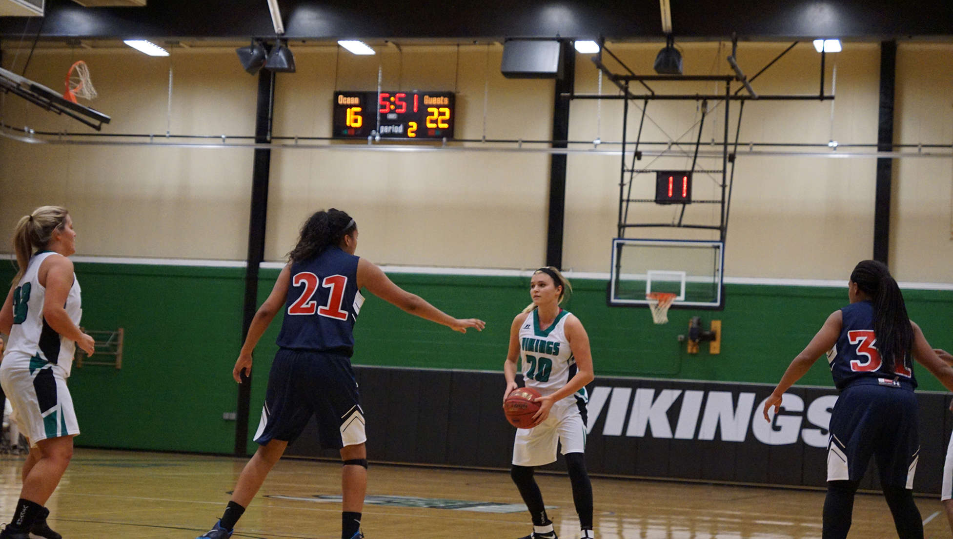 Vikings Outscored by Brookdale, 71-65