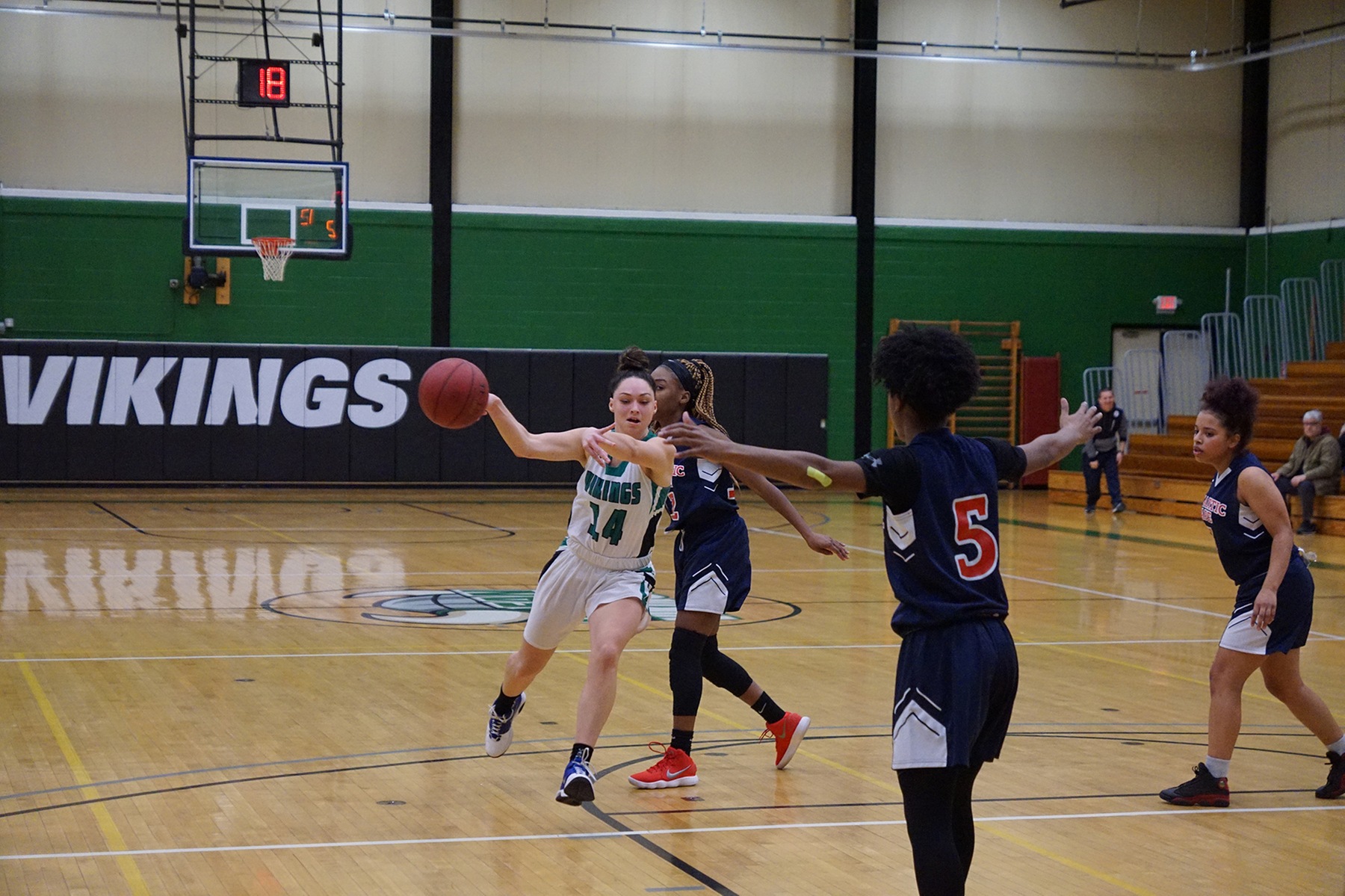 Kelly Breaks Out as Vikings Fall to Top-Ranked Brookdale CC, 86-30