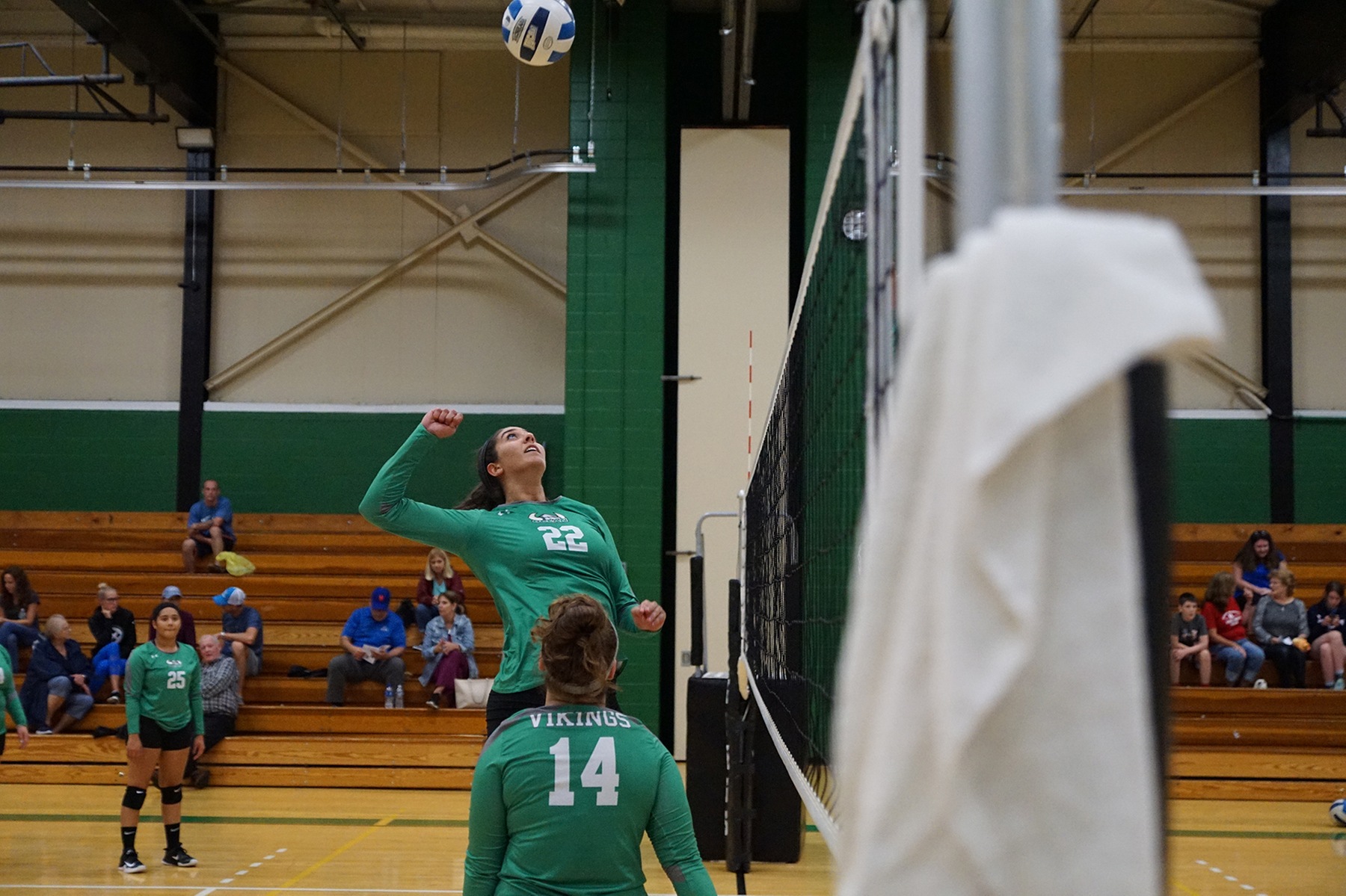 Vikings Volleyball Wins 5th Straight Match with Sweep of Brookdale CC